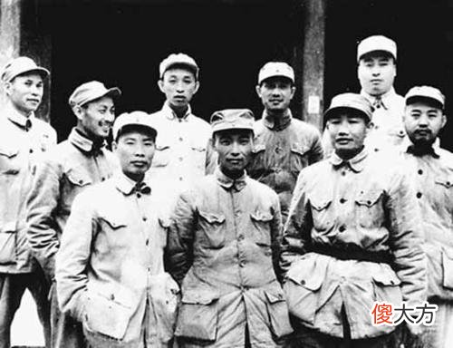 【爱历史】1986年，74岁少将钟国楚专程去拜访一和尚，此人究竟有何来头？