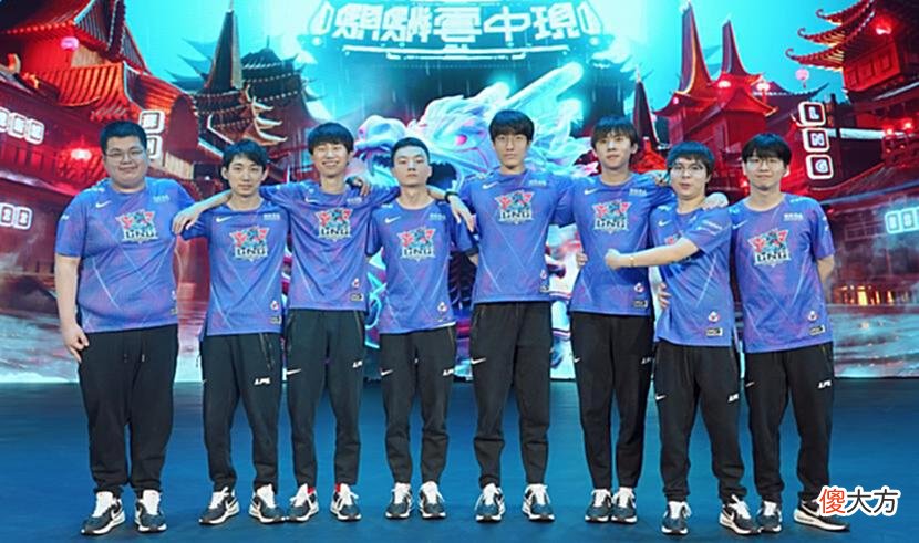 【游戏世界】LNG战胜WBG后，Doinb跟阿乐相拥？惨遭网友吐槽：他太会演了！