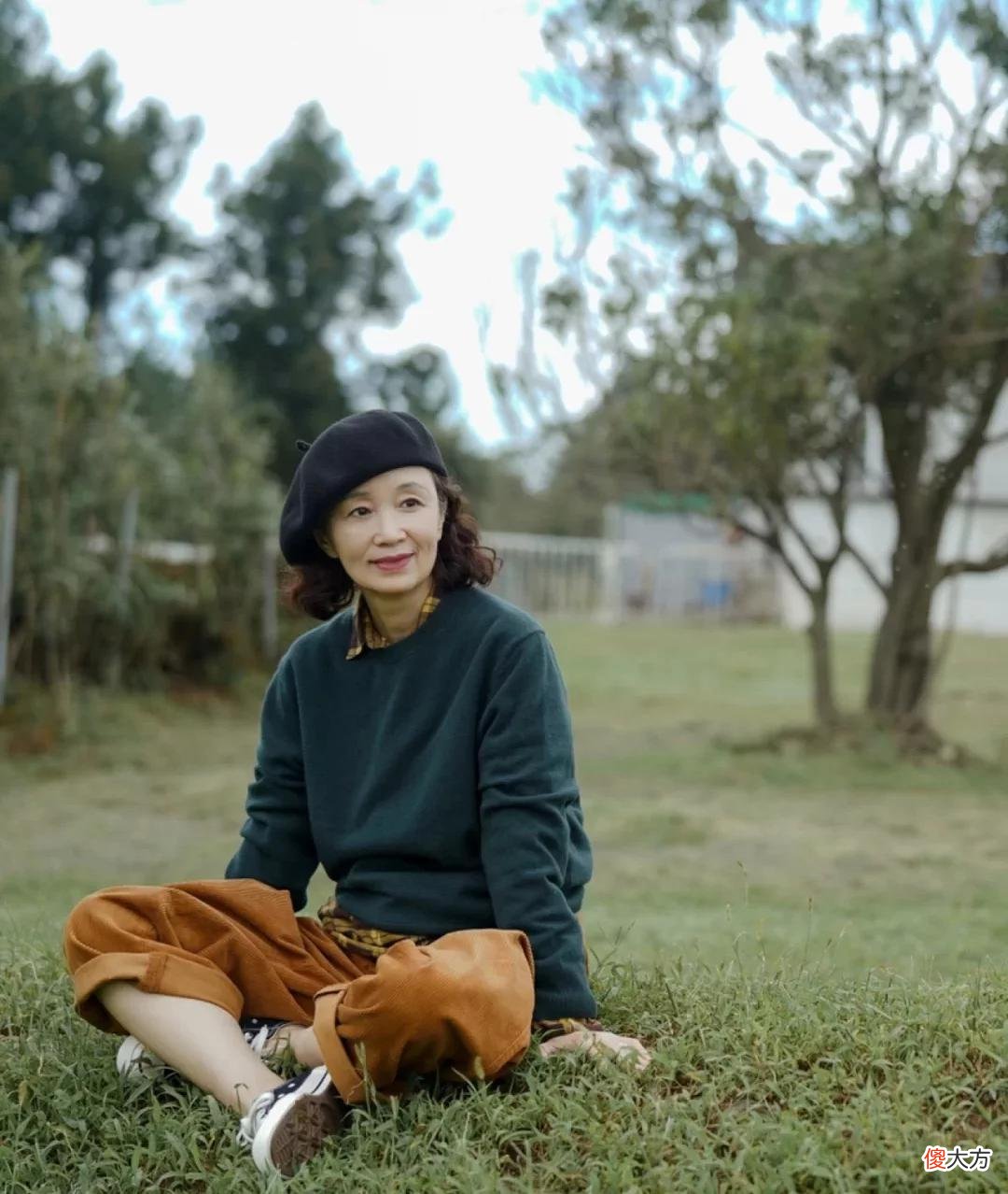 【就爱时尚】这才是60岁女人该有的穿搭，学三木妈妈这样穿，时尚又有魅力