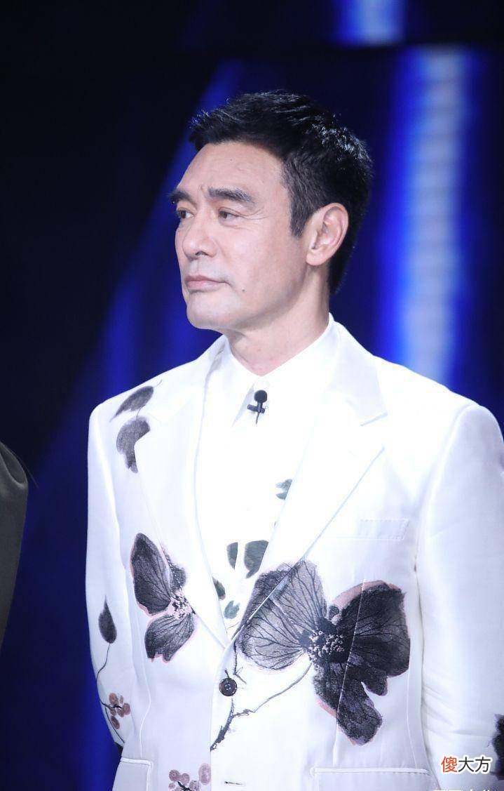 【就爱时尚】“大叔”这样穿也时髦look