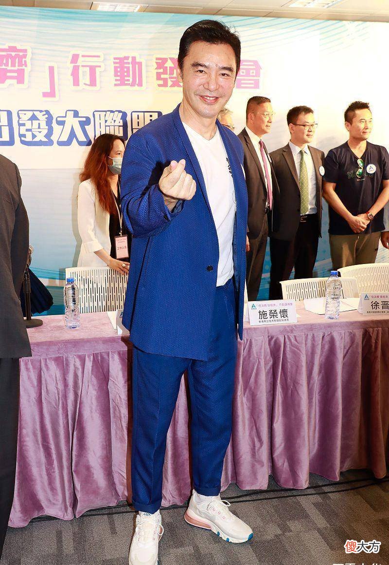 【就爱时尚】“大叔”这样穿也时髦look