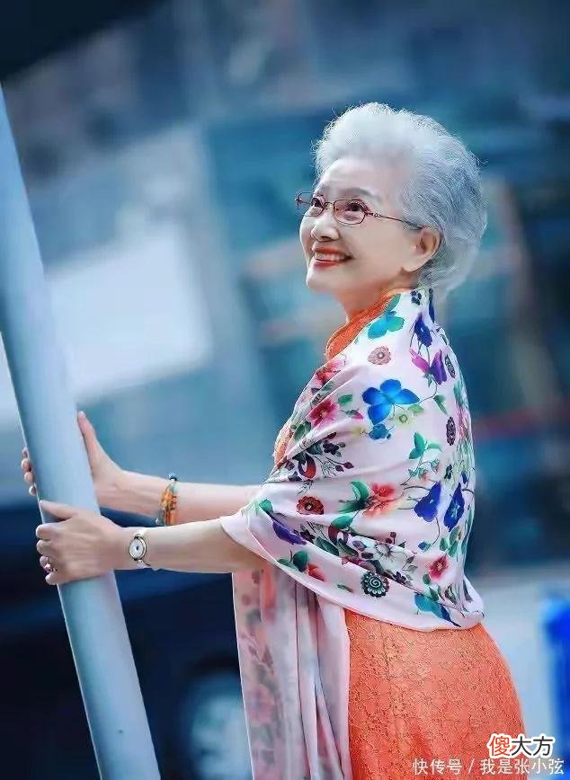 【时尚一点】真正优雅老去的女人,看这4个“地方”就知道,比普通人更显贵气