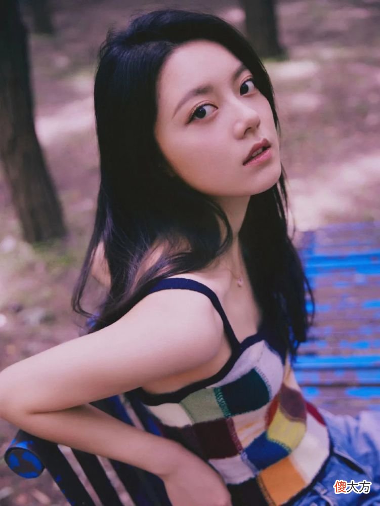 【时尚一点】同样是少女，为什么她们自带一种冷冷的故事氛围感？