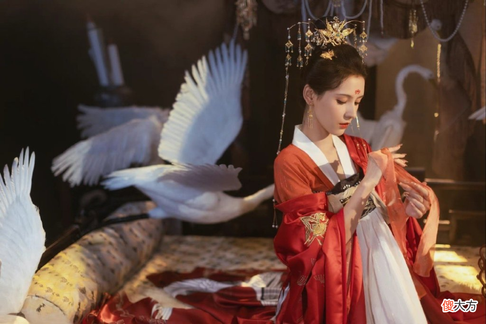 【游戏迷】《逆水寒》女主角张予曦,一人分饰两角,一天之内霸屏各大平台