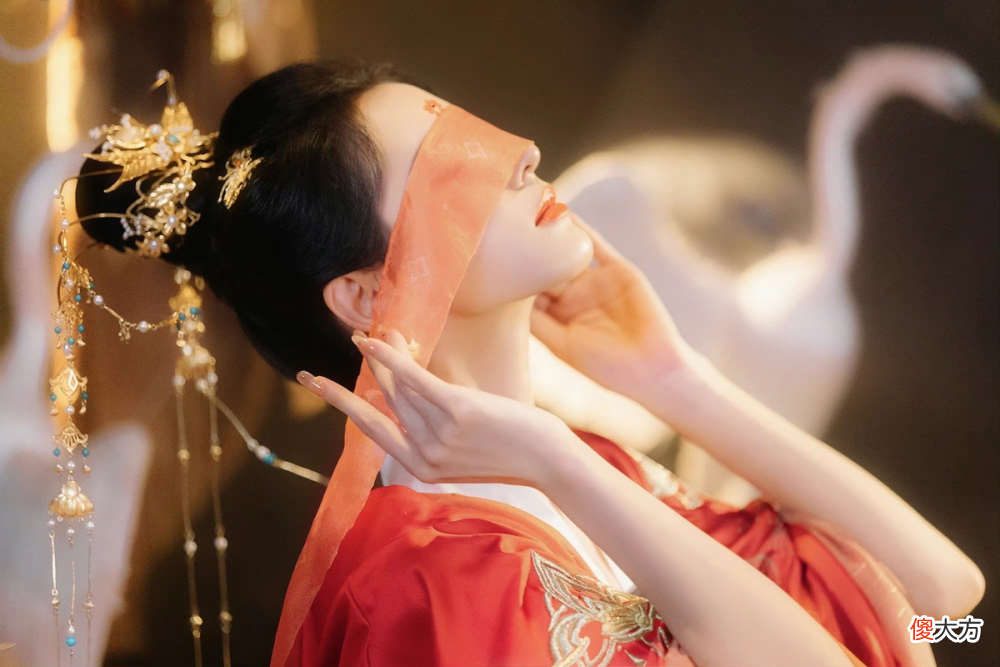 【游戏迷】《逆水寒》女主角张予曦,一人分饰两角,一天之内霸屏各大平台