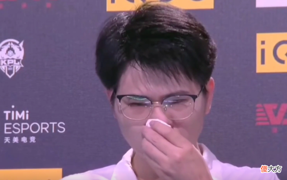 【游戏迷】Hero被AG零封，久哲哭得停不下来，不是因为失败，而是因为自责