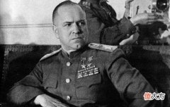 【历史故事】苏联战神朱可夫一生最荣耀时刻：骑白马代替斯大林检阅苏军，但很快就被贬职
