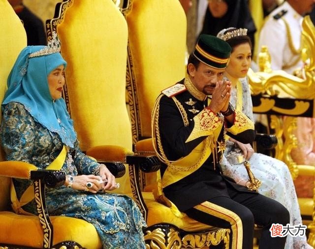 【爱历史】富到流油的文莱国王,娶3位绝美夫人,如今只有原配陪伴左右