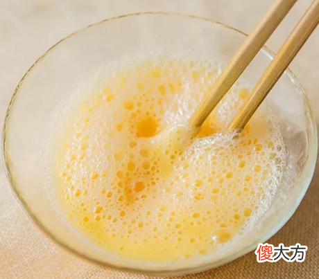 蒸蛋用冷水还是热水？都不对！学会这样做，鸡蛋细嫩顺滑，特别香