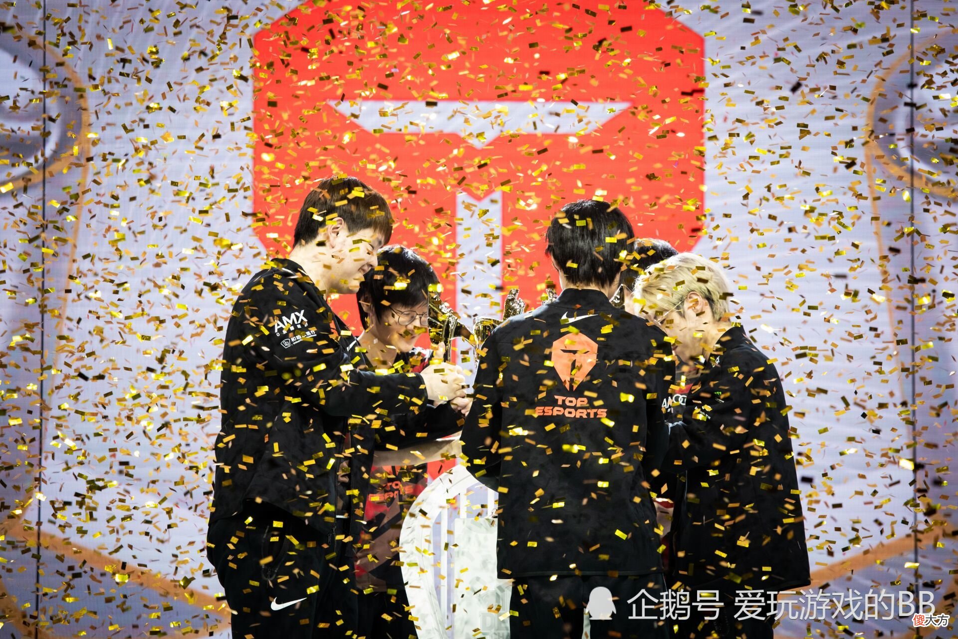 【游戏迷】FPX牛排让LPL和LCK观众达成一致！Corejj盛赞FPX辅助Hang，Zoom拿蛮王的原因是3