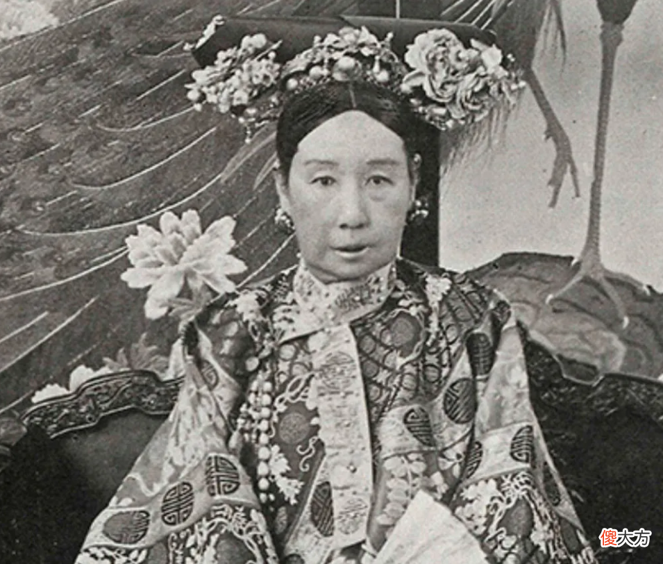 【爱历史】她被人称现代版慈禧，气质典雅出众，看到她身份证，网友：明白了
