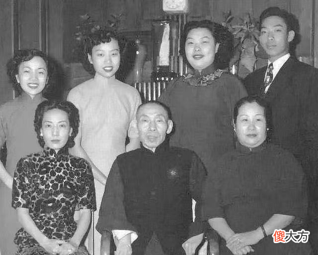 【历史故事】杜月笙烧掉欠条之后，有没有人主动还钱？