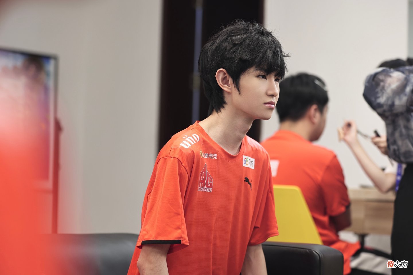 【游戏世界】林教练发文回应李九和久哲！QG输比赛是保留战术，你们根本不懂