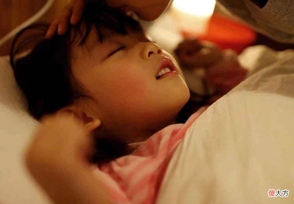 你还在强迫孩子“分房睡”？孩子有这几种表现时，才是最佳时机