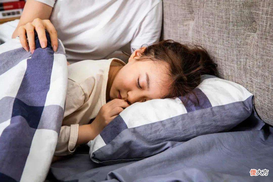 你还在强迫孩子“分房睡”？孩子有这几种表现时，才是最佳时机