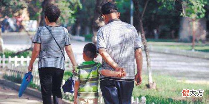 外孙和孙子哪个更亲？老人的一番真心话，让众人“扎心”