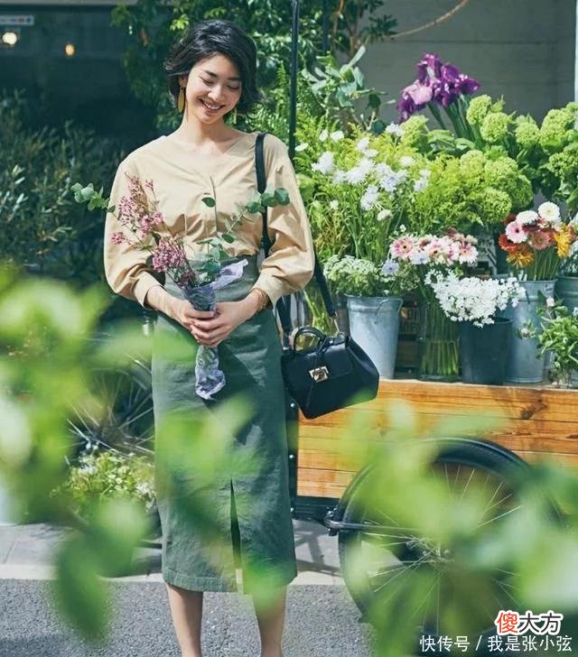 【就爱时尚】中年女人再懒，入秋也别穿打底裤出门，学日本主妇这样穿，挺优雅