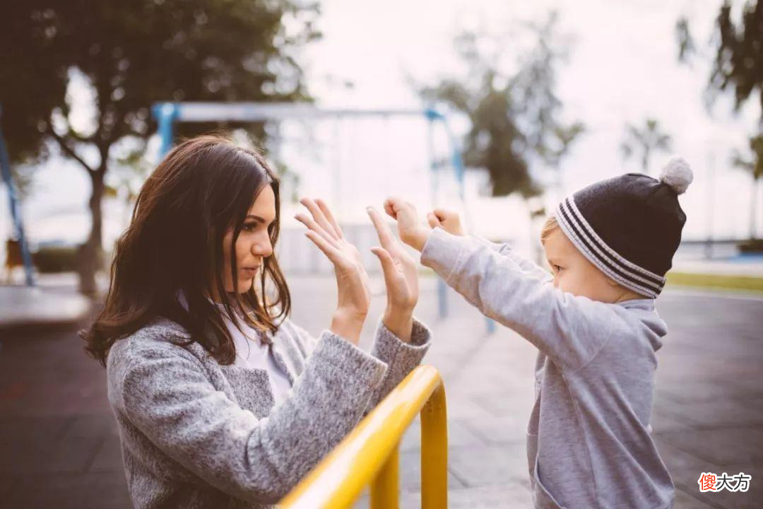 聪明妈妈会这样教：给孩子适当的表扬与惩罚，孩子越来越优秀