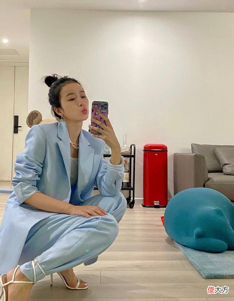 【时尚一点】周雨彤西装造型,视觉冲击力同色系套装,帅气满分