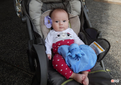 宝宝不开口说话，奶奶却露出神秘笑容：我孙子“太聪明”！