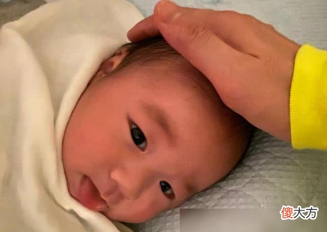 有种“父爱”叫古巨基，49岁老来得子，曾为看孩子整夜不睡觉