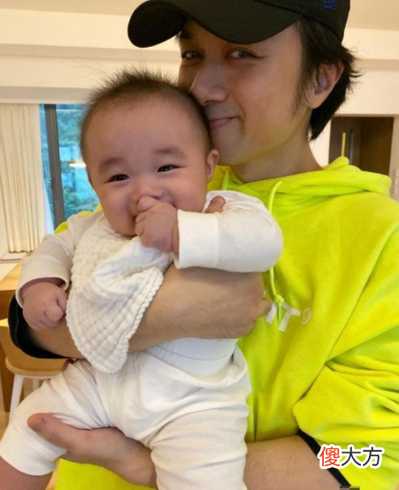 有种“父爱”叫古巨基，49岁老来得子，曾为看孩子整夜不睡觉