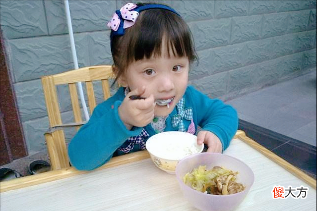 萌宝：为啥孩子挑食大人不挑食？致为孩子吃饭问题而发愁的家长