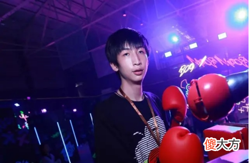 【游戏迷】钢铁直男实锤！小超梦自曝找女朋友耽误搞钱，公布择偶标准