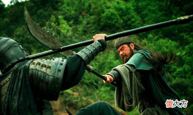 【爱历史】虎牢关如果刘备不上，关羽张飞二人合力，两百回合能击杀吕布吗？