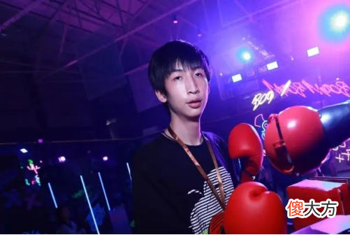 【游戏迷】小超梦终极魔典亚索搭配发条大招秀翻全场，自称小区第一亚索