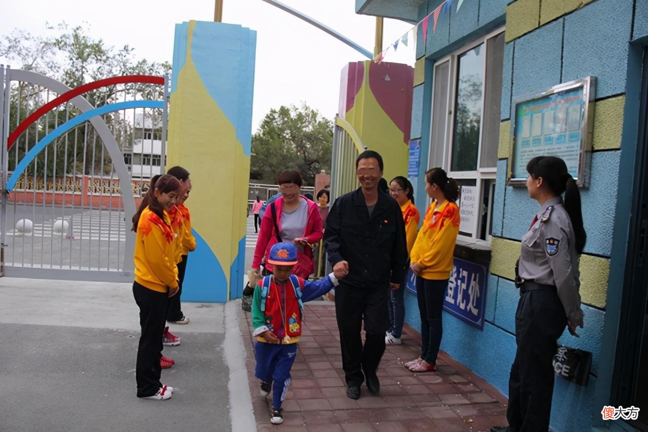 孩子一去幼儿园，就嚎啕大哭？试试这4个方法，应对“分离焦虑”