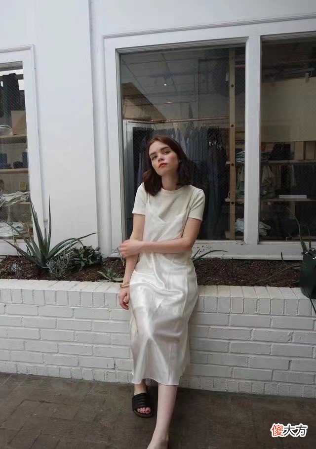 【就爱时尚】有小肚子的女人，尽量少穿“3种衣服”，不显瘦就算了，还显腰粗