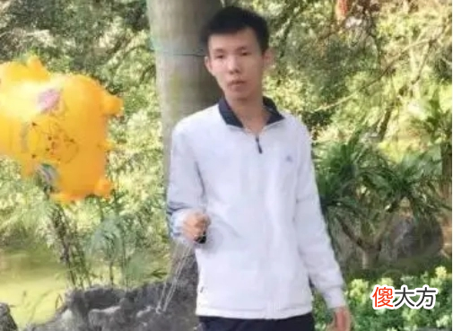 【游戏世界】豚豚连麦张嘉文讨论露脸事故，以播户外诱惑，网友：还得是坏女人
