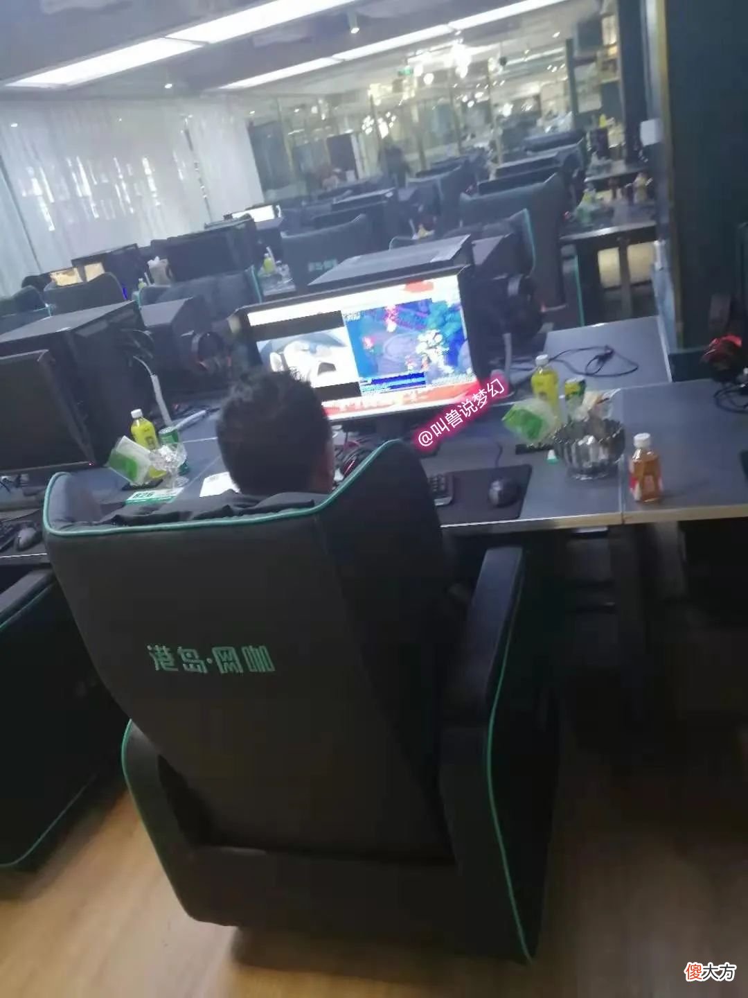 【游戏迷】梦幻西游：土豪在50块钱1小时的网咖打梦幻，8开能赚够网费吗？
