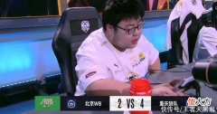 【游戏世界】狼队4-2WB，小胖力压暖阳，fly状态不错，花卷的火舞太离谱了