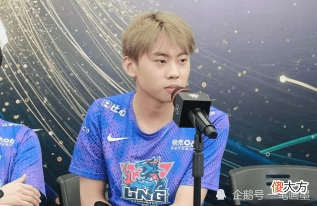 【游戏世界】世界赛前LNG节奏不断，light破防与网友对喷，他真的膨胀了？