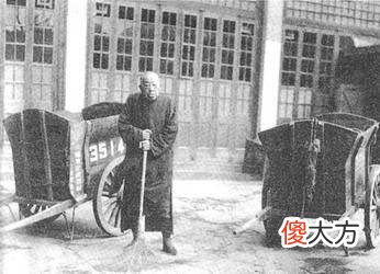 【历史故事】蒋介石被逼走投无路，求助上海滩大佬，黄金荣一句话轻松帮其解决