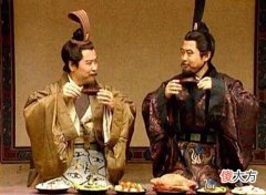 【爱历史】刘巴劝刘璋：让刘备帮咱们打敌人，那是放虎归山！刘璋：我不信
