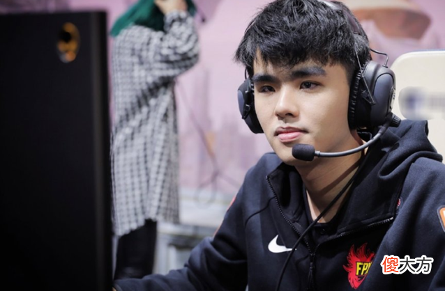 【游戏迷】LWX在FPX究竟打什么体系，在FPX的战术中他是核心吗？深度分析！