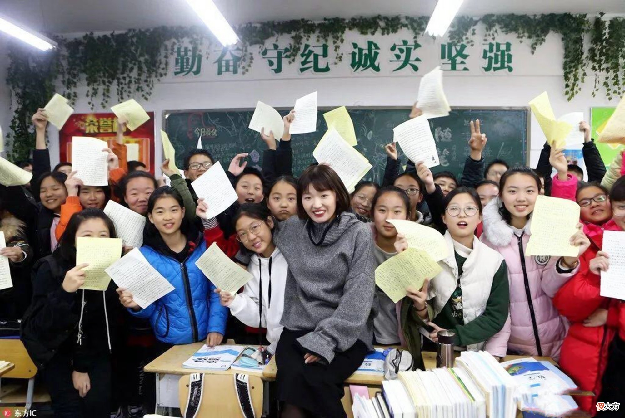 学生把检讨书写成藏头诗，看着态度诚恳，老师：你当我看不出来？