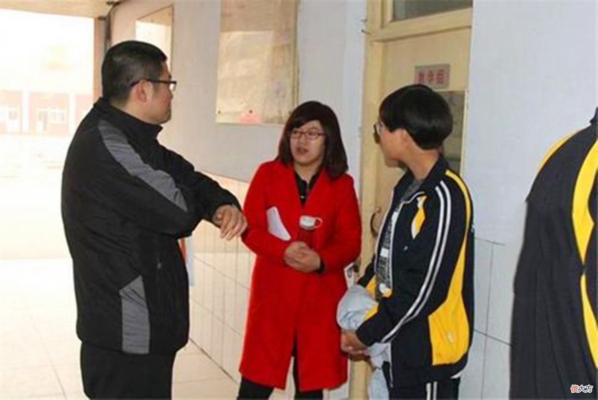 学生把检讨书写成藏头诗，看着态度诚恳，老师：你当我看不出来？