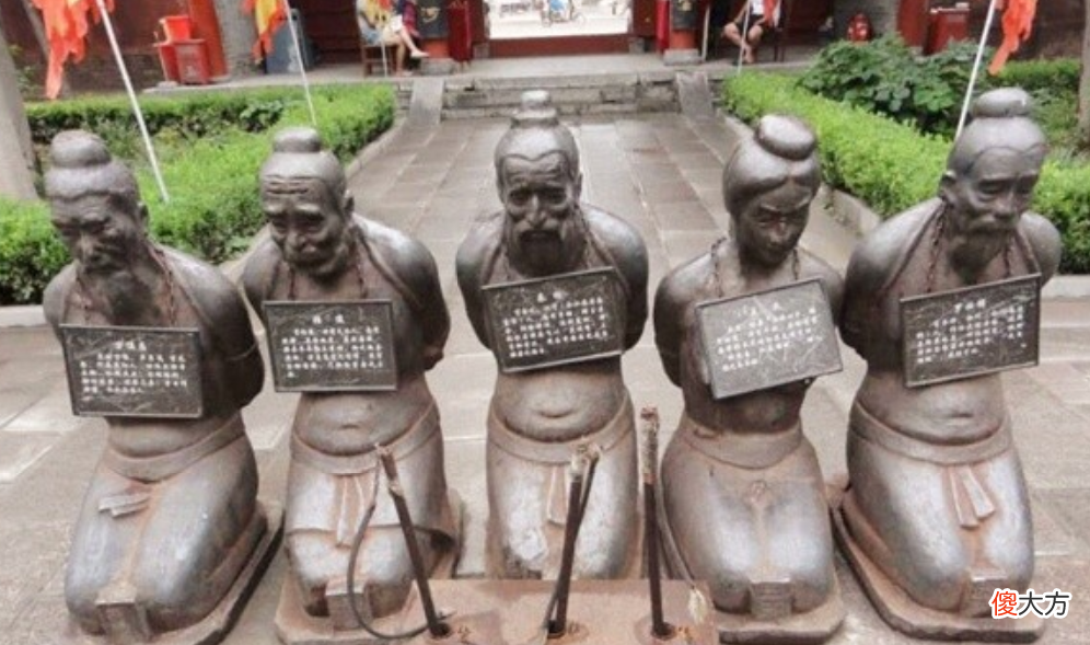 【爱历史】秦桧子孙中状元，路过岳飞墓时写下两句诗，成千古名句传诵至今