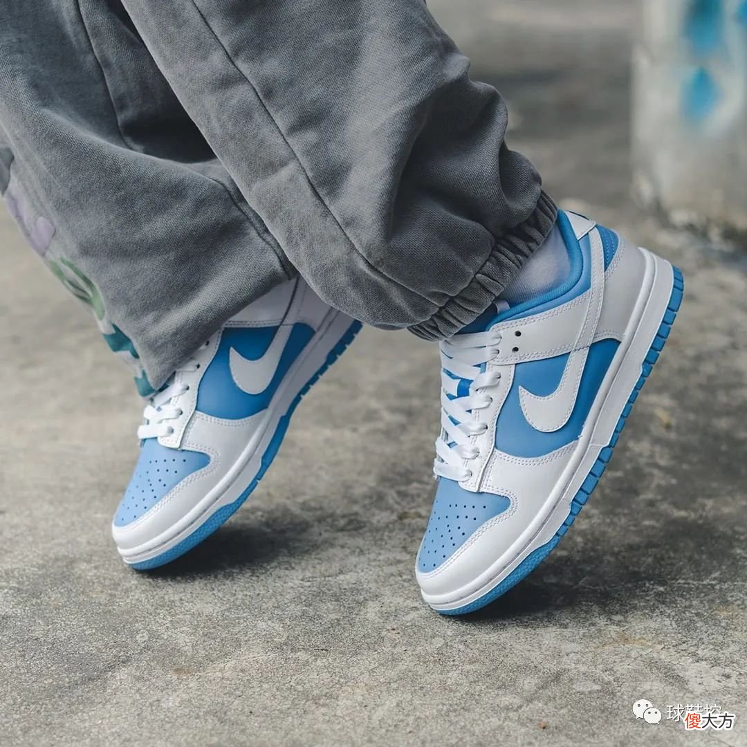 【时尚一点】又一双北卡 Nike Dunk 即将来袭＆黑白生胶耐克 SB Dunk 曝光，配个鸳鸯？