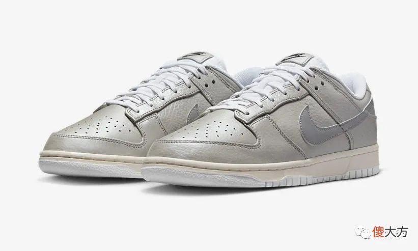 【时尚一点】又一双北卡 Nike Dunk 即将来袭＆黑白生胶耐克 SB Dunk 曝光，配个鸳鸯？