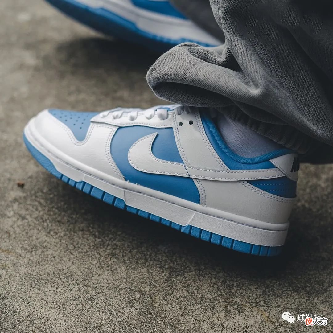 【时尚一点】又一双北卡 Nike Dunk 即将来袭＆黑白生胶耐克 SB Dunk 曝光，配个鸳鸯？