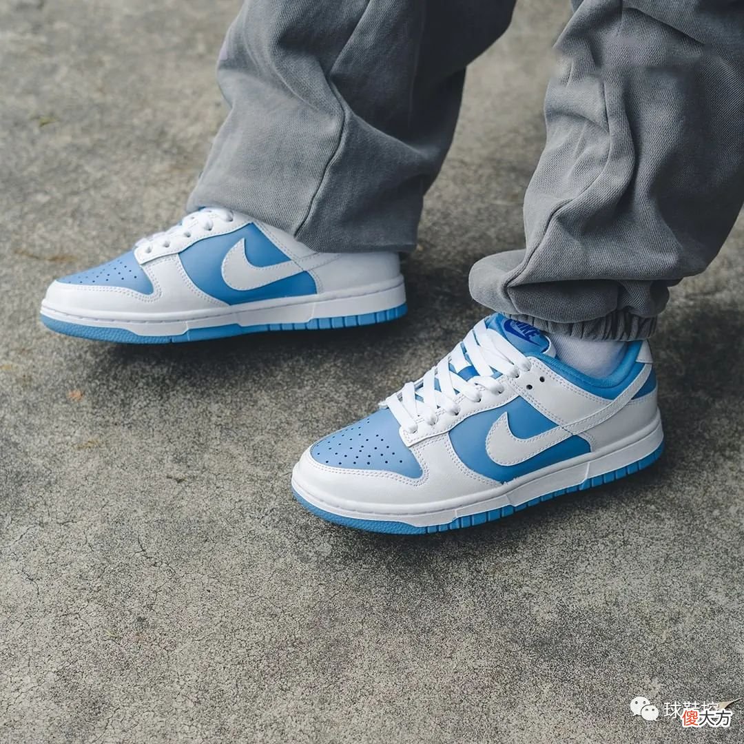 【时尚一点】又一双北卡 Nike Dunk 即将来袭＆黑白生胶耐克 SB Dunk 曝光，配个鸳鸯？