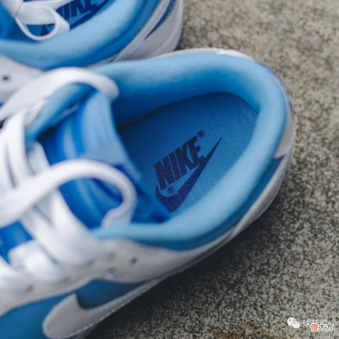 【时尚一点】又一双北卡 Nike Dunk 即将来袭＆黑白生胶耐克 SB Dunk 曝光，配个鸳鸯？