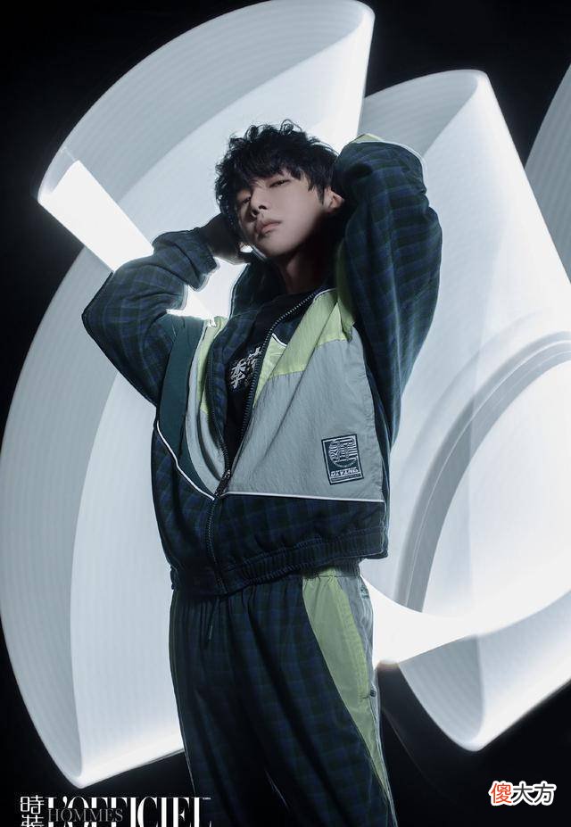 【就爱时尚】华晨宇的少年感来了，这一组时尚大片里都能轮廓有很多