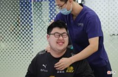 【游戏迷】小胖露娜再次受嘲讽，妖刀：清兵都断大，你配打职业吗