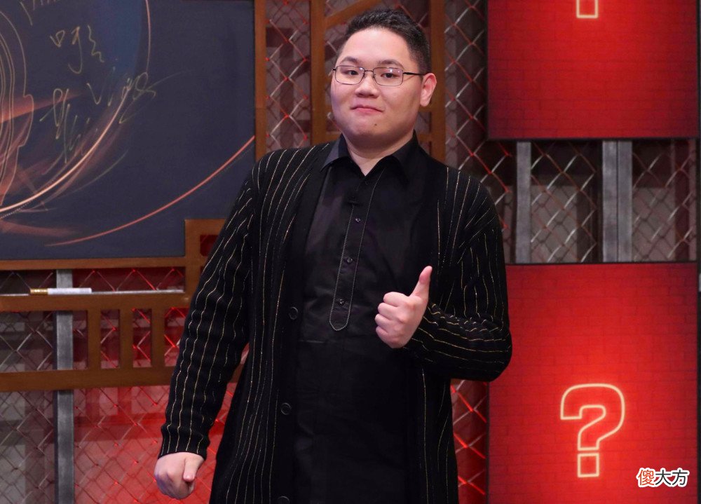 【游戏世界】钱小佳自称游戏专家,却被四个妹子打脸,暴露了游戏黑洞的本质!